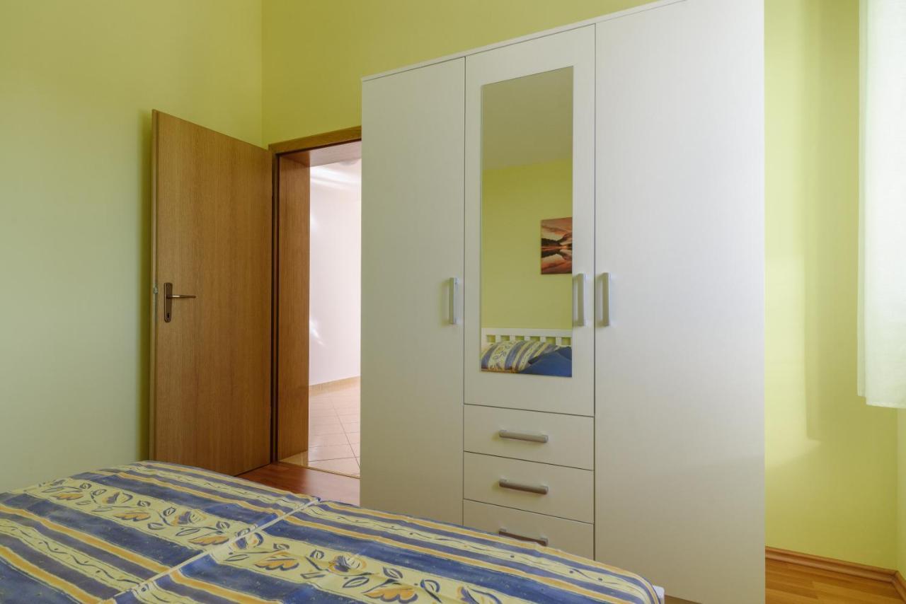 Emil Apartment *