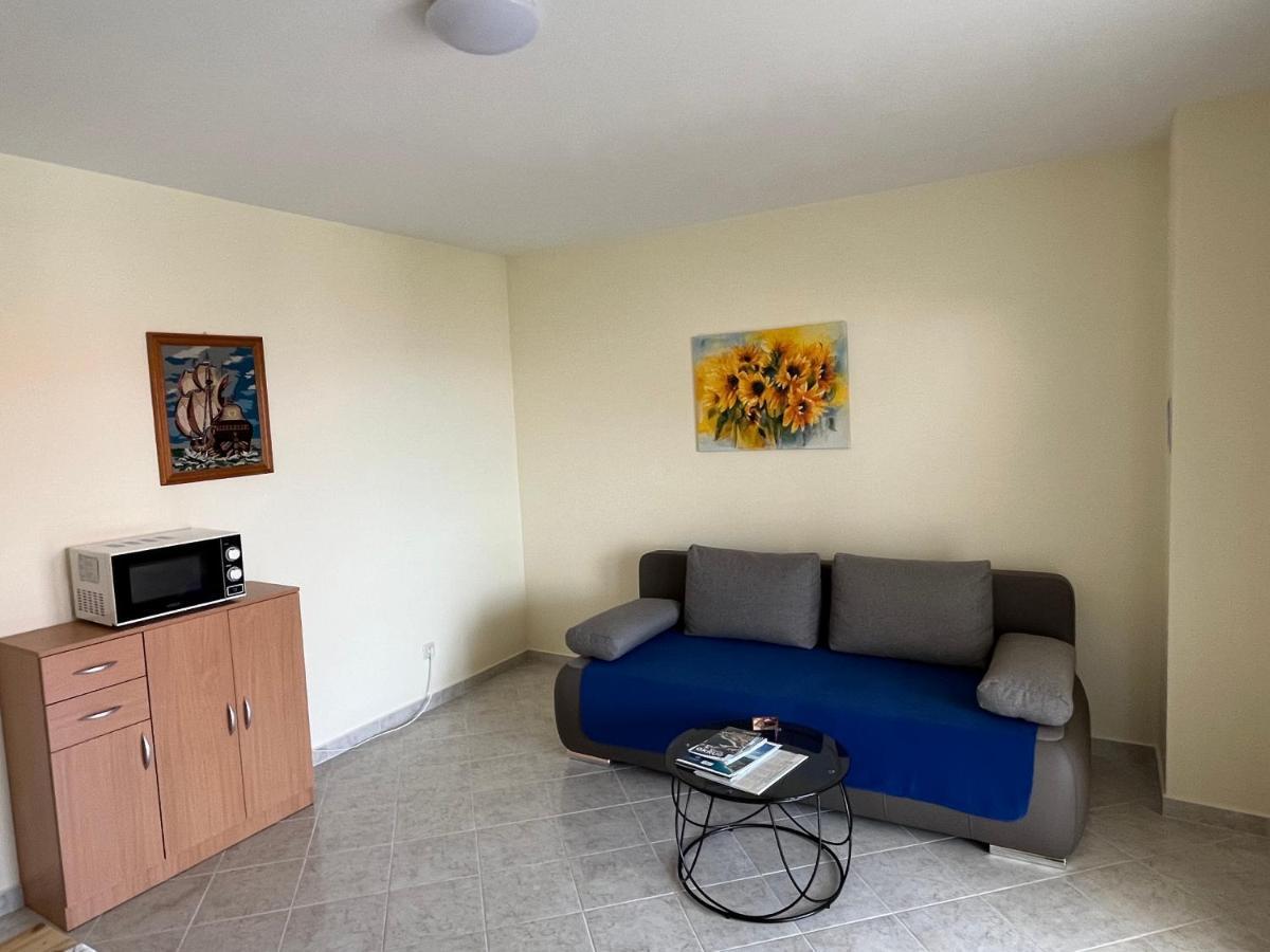 Emil Apartment *